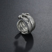 Load image into Gallery viewer, Retro Punk Exaggerated Spirit Snake Ring Fashion Personality Stereoscopic Opening Adjustable Joint Finger Rings