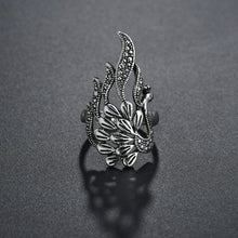 Load image into Gallery viewer, Retro Punk Exaggerated Spirit Snake Ring Fashion Personality Stereoscopic Opening Adjustable Joint Finger Rings