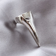 Load image into Gallery viewer, Gothic Punk Rock Metal Joint Armor Ring For Men Women Exaggerated Long Knuckle Full Finger Claw Ring
