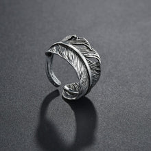 Load image into Gallery viewer, Retro Punk Exaggerated Spirit Snake Ring Fashion Personality Stereoscopic Opening Adjustable Joint Finger Rings
